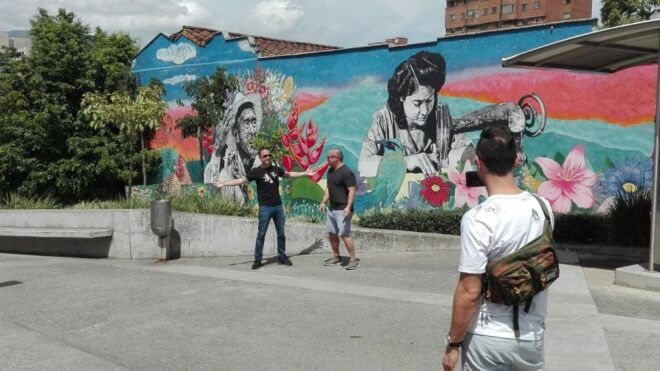 Medellín: Private Comuna 13 Street Art Tour - Tour Itinerary