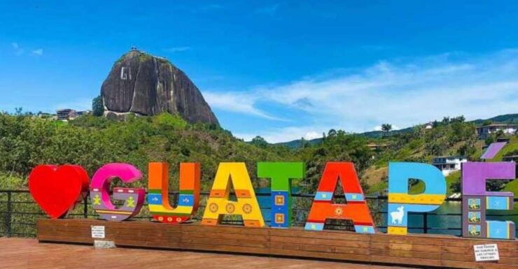 Medellin to Guatape Cultural Tour - Tour Duration and Guide Availability