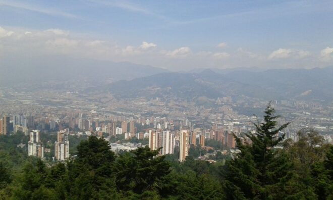 Medellín: Walking Tour With Cable Car and Botero Plaza - Customer Reviews and Rating