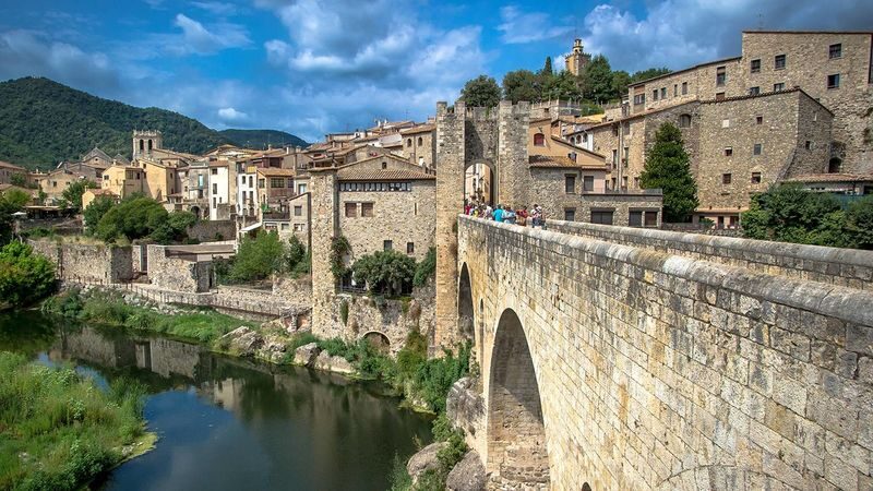 Medieval villages day tour from Barcelona - How much history do you get from the guide?