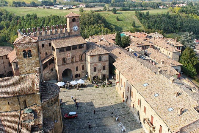 Medieval Villages Tour & Cremona Stradivaris Town, From Milan - Exploring Cremona