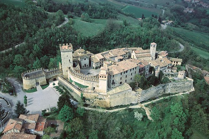 Medieval Villages Tour & Cremona Stradivaris Town, From Milan - Experiencing Local Tastes and Traditions