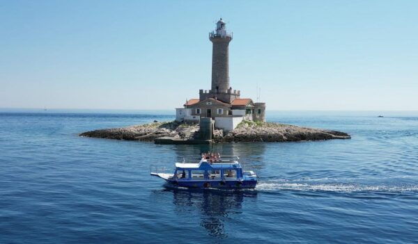 Medulin: Glass Boat Tour Experience to Kamenjak With Mermaid - What to Bring on the Tour
