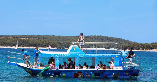 Medulin: Private Glass Bottom Boat Tour to Levan Island - Levan Island Experience