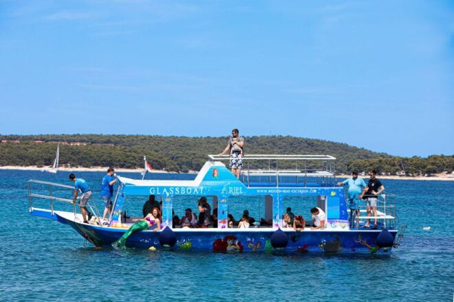 Medulin: Private Glass Bottom Boat Tour to Levan Island - Itinerary