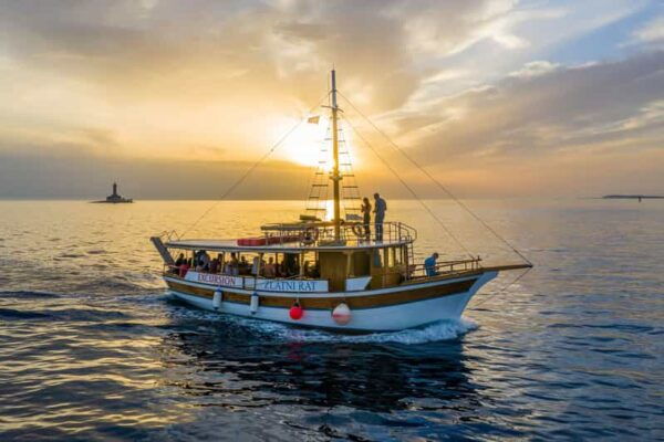 Medulin: Private Sunset Cruise With Dolphin Watching - Route and Sightings