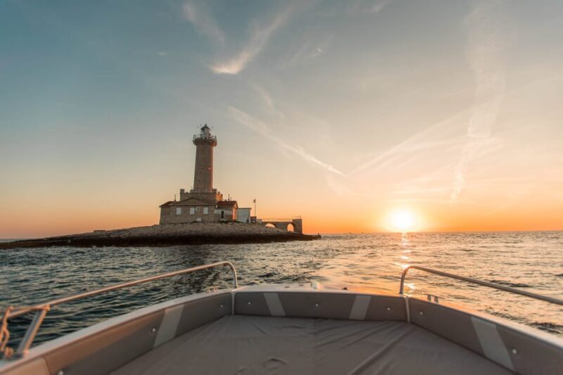 Medulin: Sunset on Speedboat with Lighthouse and Wine - Practical Considerations and Tips