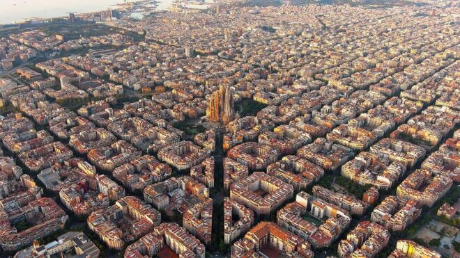 Meet All Popular Attractions in Barcelona - Guided Tours and Accessibility