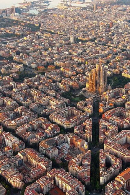 Meet All Popular Attractions in Barcelona - Booking and Activation