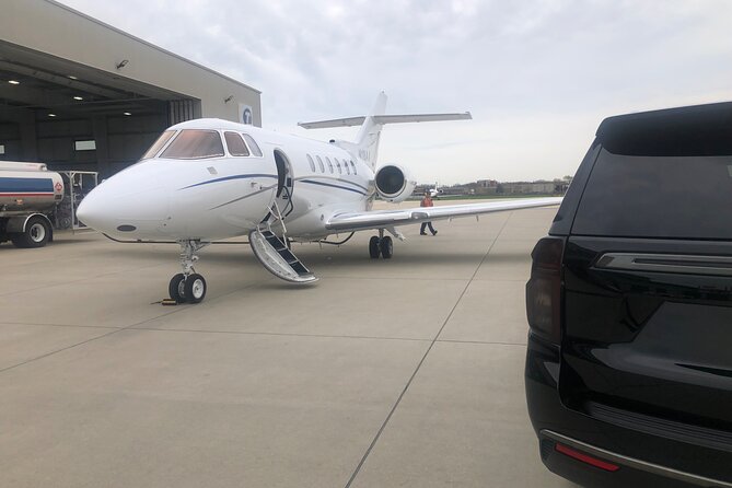 Meet and Greet Private SUV Transfer From ORD to Downtown Chicago - Luxurious and Comfortable Ride