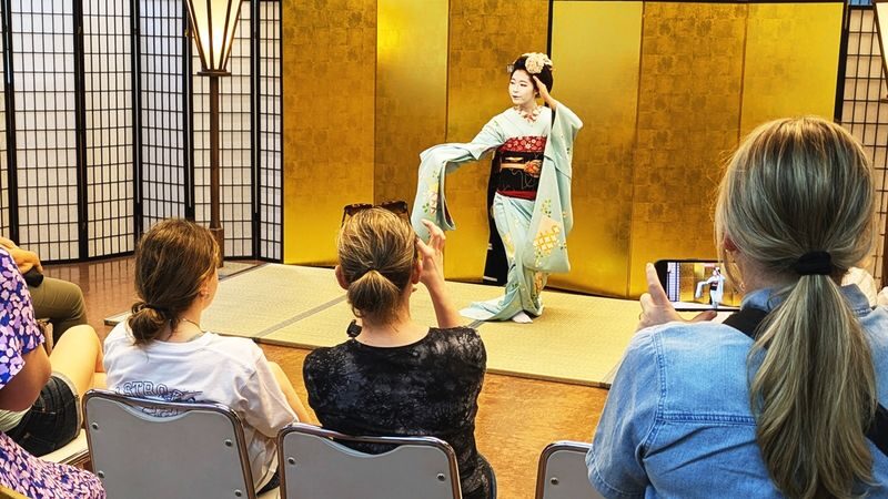 MEET MAIKO: Meet-&-Greet, Maiko Show & Experience in Kyoto - Meeting a maiko beyond the costume