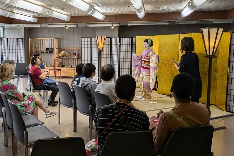 MEET MAIKO: Meet-&-Greet, Maiko Show & Experience in Kyoto - The host’s explanation and interview