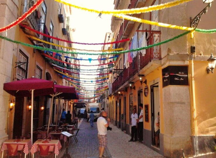 Meet Old Lisbon With a Fado Tour Guide - Experience Highlights