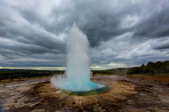 Meet the Iconic Icelandic Sights on the Golden Circle Private Tour - Experiencing the Geothermal Wonders of Geysir