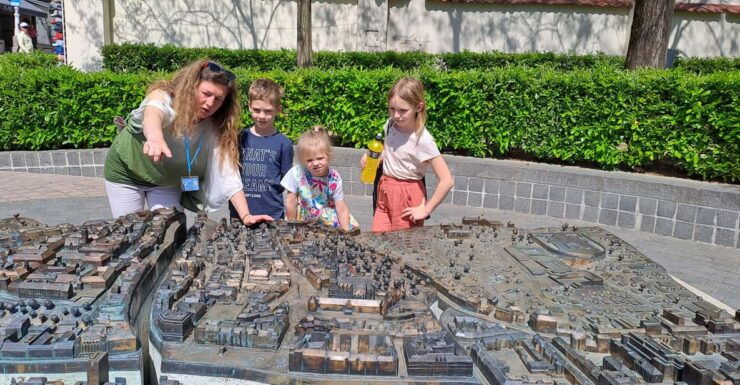 Meet Zagreb: City Hightlights on a Private Walking Tour - Itinerary Highlights