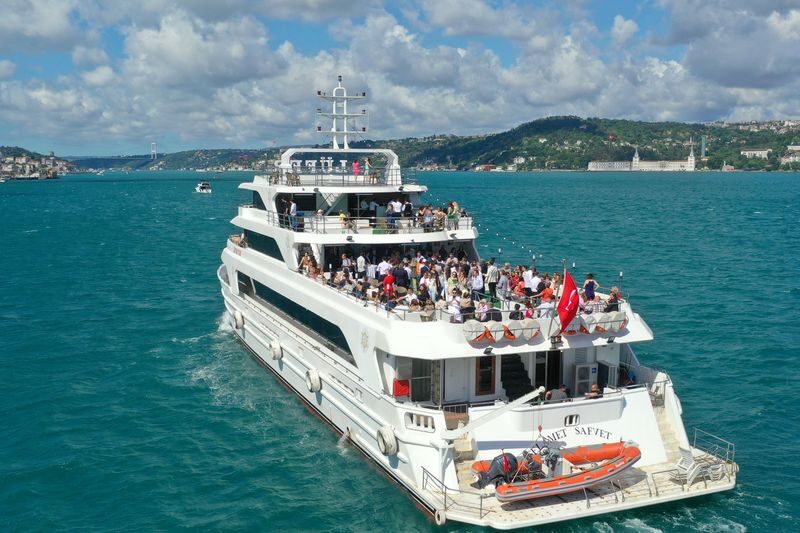 Mega Lufer Sightseeing Cruise with Audio Guide in Istanbul - The useful details at a glance