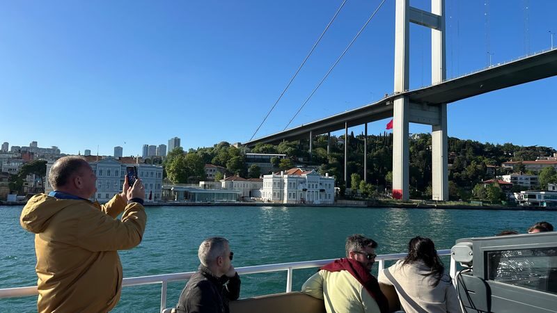 Mega Lufer Sightseeing Cruise with Audio Guide in Istanbul - Landmarks from palace to fortress