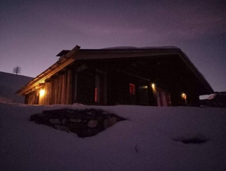 Megève: Snowshoe and Private Aperitif Dinner - Snowshoeing Experience in Megève