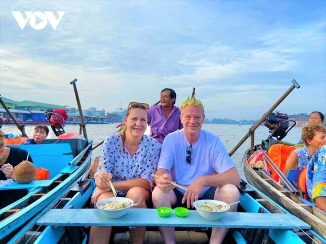 MEKONG DELTA 3DAYS 2NIGHTS - Vinh Trang Pagoda and Boat Excursion