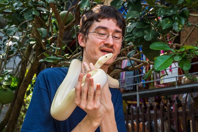 Mekong Delta Deluxe Full-Day Group Tour With Vinh Trang Pagoda  - Ho Chi Minh City - Vinh Trang Pagoda Visit