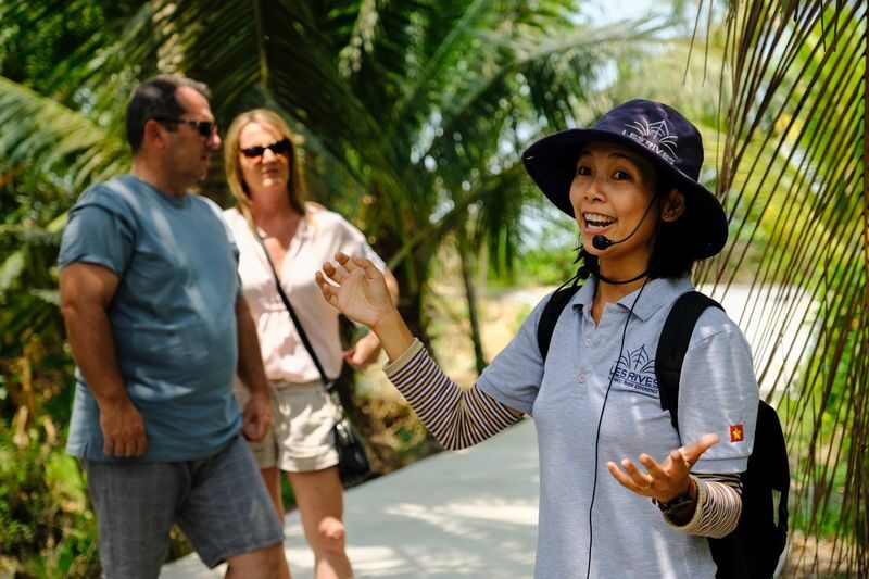 Mekong Delta Premium Speedboat Tour - Lunch at a pagoda, then a Cao Dai temple