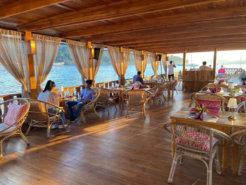 Mekong Sunset Cruise - What the dance package adds