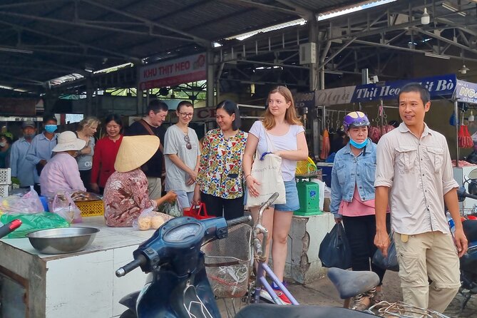 Mekong Wheels & Waters: Scooter, Sailboat, and Savory Food - Immersive Experiences: Local Drinks and Tuktuk Rides