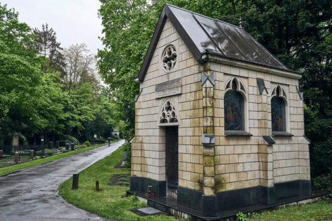 Melaten Cemetery: Guided Tour With All Senses - Key Features of the Tour
