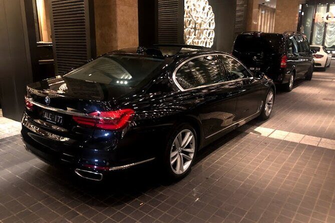 Melbourne Airport MEL private transfer to Mel cbd-suburbs - The Sum Up