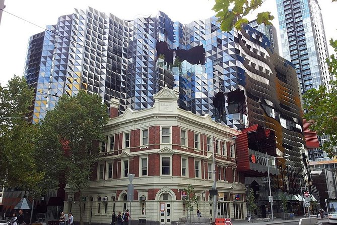 Melbourne Airport MEL Private Transfer to Melbourne in Luxury Van - Features of the Luxury Van