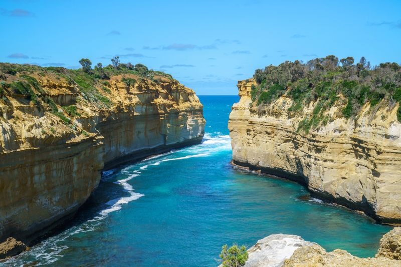 Melbourne Great Ocean Road Full-Day Tour - Loch Ard Gorge and London Bridge