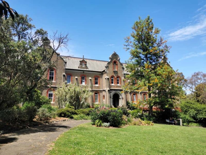 Melbourne: Walk the Yarra to Heritage Abbotsford Convent - Discovering the Natural and Cultural Beauty of Melbourne’s Yarra River