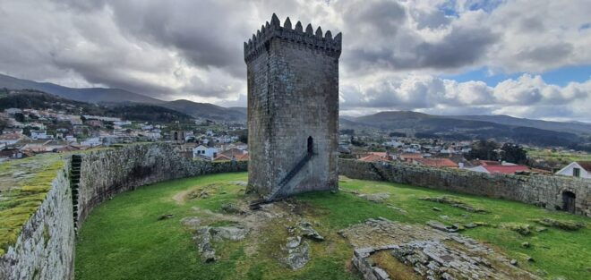Melgaço: Castle and Old Town Guided Tour - Booking Information and Policies