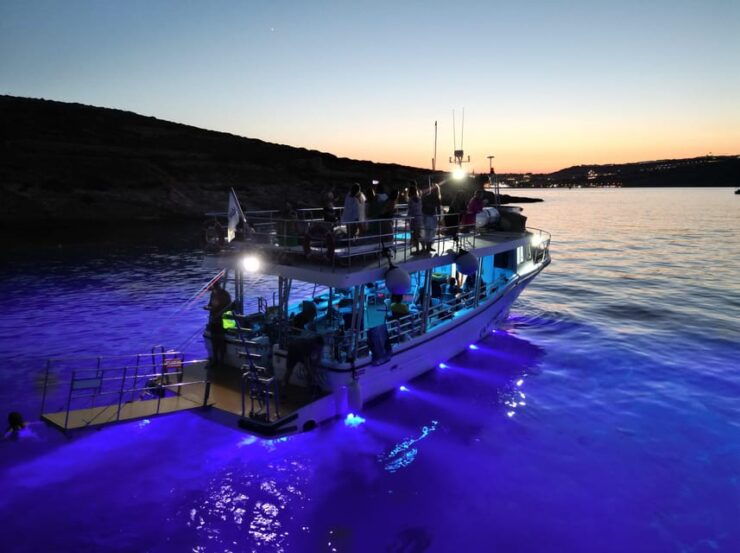 Mellieha: Two Bay Evening Cruise Including The Blue Lagoon - Cruise Experience