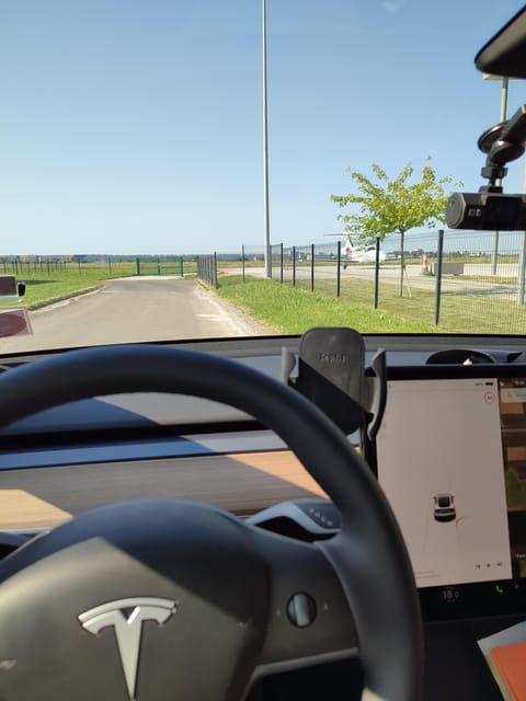 Melun Villaroche Aerodrome: Transfer To/From Paris - Private Chauffeur Service Details