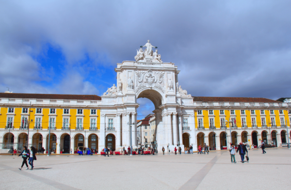 Memorable Private Full Day Tour in Lisboa - Language and Guide