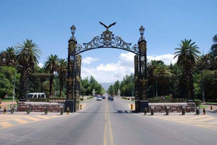 Mendoza: Half-Day Sightseeing City Tour - Good To Know