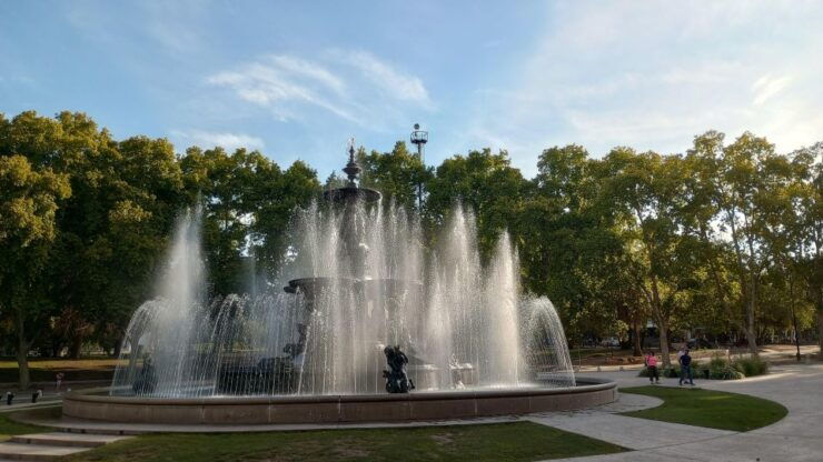 Mendoza: Half-Day Sightseeing Tour - Tour Duration and Guide Availability