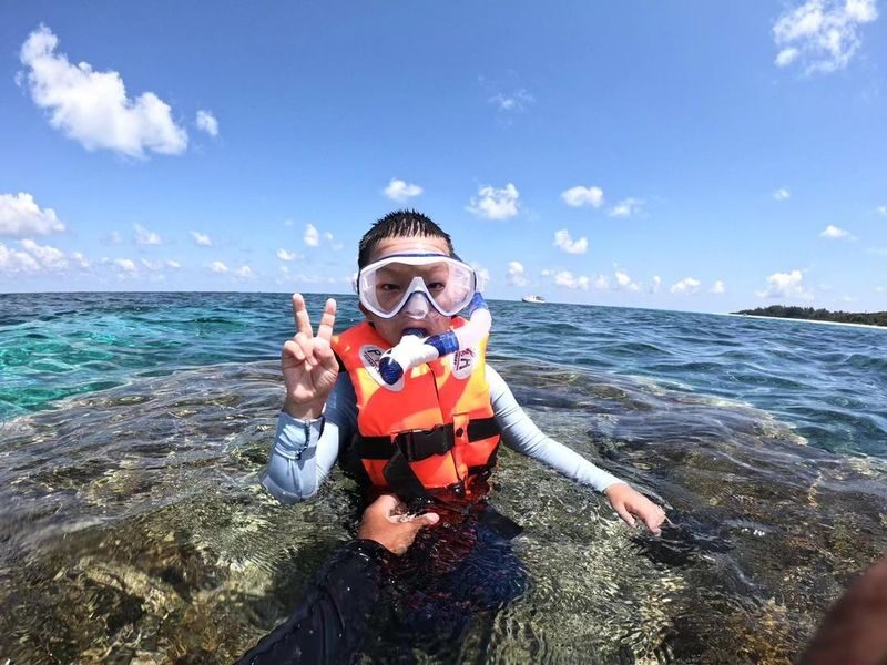 Mengalum Island Day Tour With Massage Experience - Lunch, shore time, and the afternoon schedule
