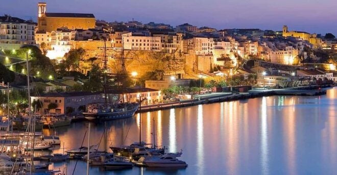 Menorca: Mahon Guided Walking Tour With History & Tastings - History and Local Anecdotes