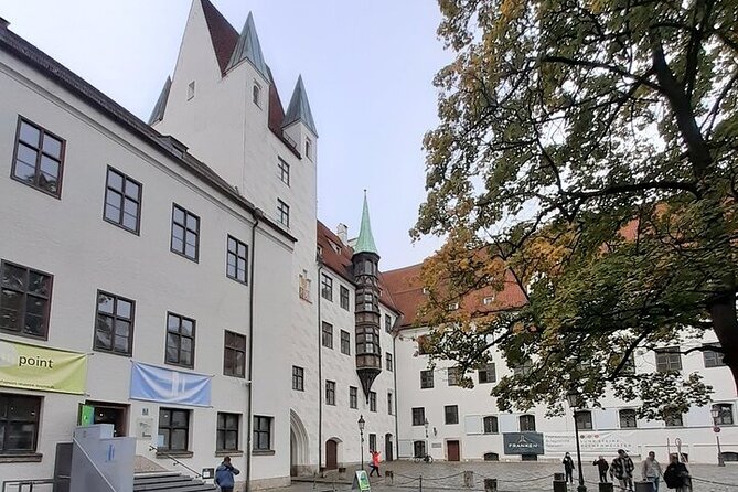 Merchants, Monks and Dukes. A Tour of Munichs Medieval History - Common Questions