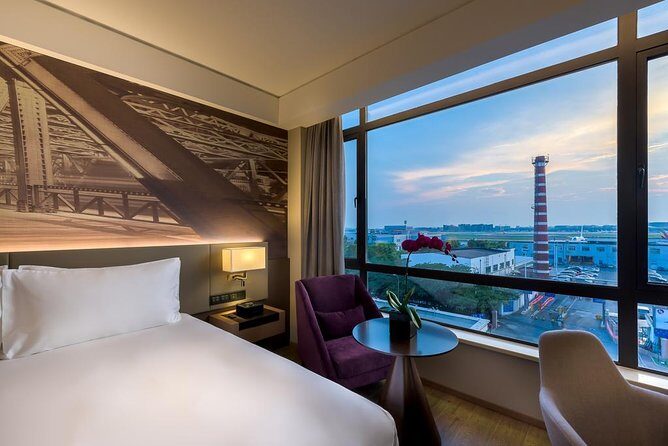Mercure Shanghai Hongqiao Airport Package with 2-day Sightseeing Tour and Cruise - The Hotel: Perfectly Positioned for Convenience