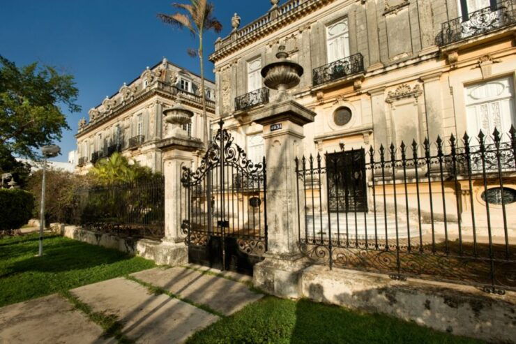 Mérida: City Highlights Guided Walking Tour With Pickup - Tour Duration and Guide Commentary