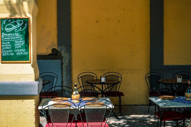 Méridas Cantina Quest: Uncover the Citys Social Spirit - A Closer Look at the Méridas Cantina Quest Experience