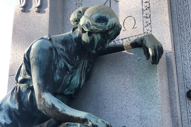 Metairie Cemetery Tour in New Orleans: Millionaires & Mausoleums - Famous Figures and Notable Stories