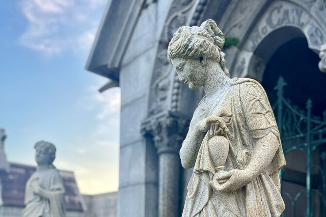 Metairie Cemetery Tour in New Orleans: Millionaires & Mausoleums - Expertise of the Tour Guide