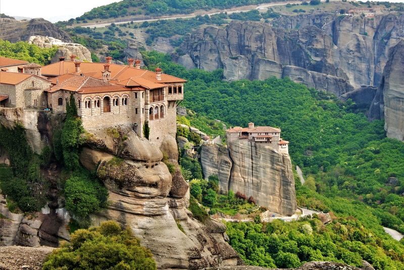Meteora Day Tour from Athens, 9 ΑΜ start, Sea Stops, Caves & Lunch - The road from Athens takes most of the day
