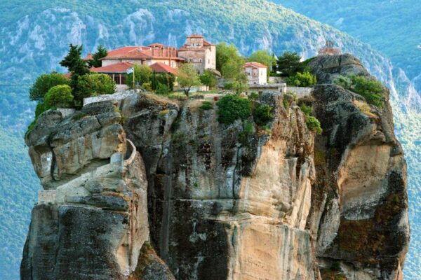Meteora Monasteries Homosapien Museum, Leonidas &300 Battle - The Sum Up