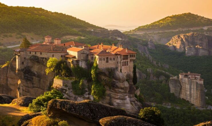 Meteora: Morning Half Day Sightseeing and Monasteries Tour - Duration and Language of the Tour