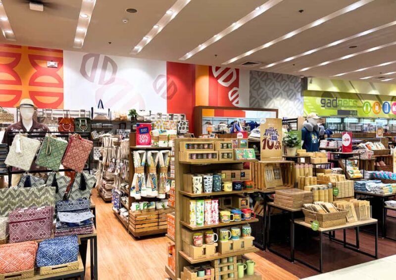 Metro Manila: Highlights Tour & SM Store Shoppingspree - Shopping at SM City Manila: A Retail Retreat